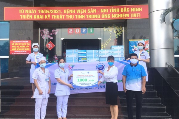 Cô gái Hà Lan tiếp tục mang 450.000 ly sữa yêu thương, cùng cộng đồng vững vàng đẩy lùi dịch bệnh Covid-19 - Anh 1