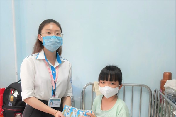 Cô gái Hà Lan tiếp tục mang 450.000 ly sữa yêu thương, cùng cộng đồng vững vàng đẩy lùi dịch bệnh Covid-19 - Anh 2