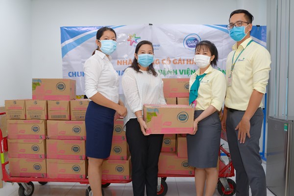 Cô gái Hà Lan tiếp tục mang 450.000 ly sữa yêu thương, cùng cộng đồng vững vàng đẩy lùi dịch bệnh Covid-19 - Anh 5