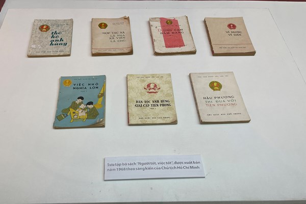 Triển lãm “Những tấm gương bình dị mà cao quý” - Anh 2