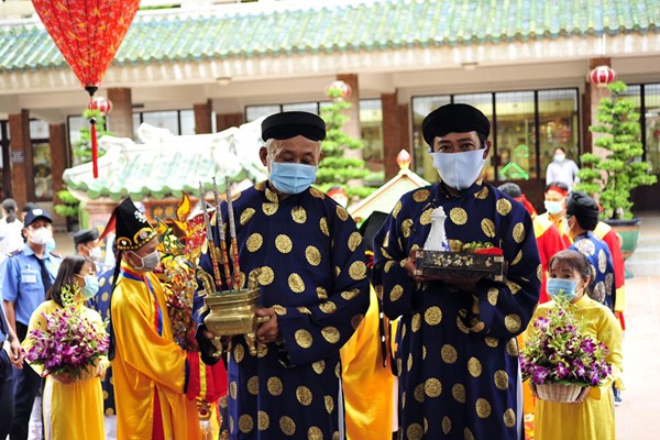 Lễ vía Bà Chúa Xứ núi Sam được tổ chức gọn, đảm bảo an toàn phòng dịch Covid-19 - Anh 4
