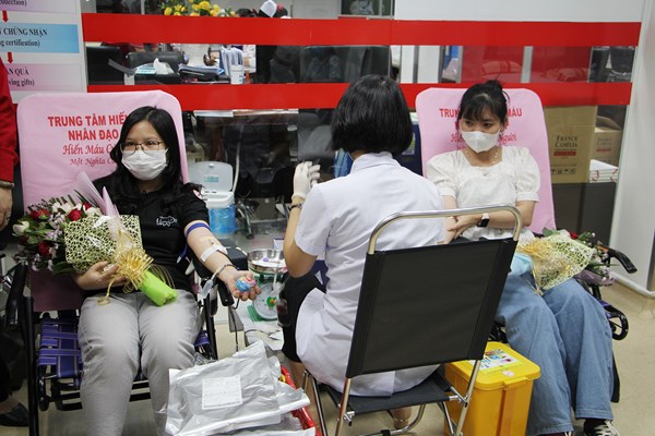 TP.HCM: Ngưỡng máu dự trữ đang thấp ở mức báo động - Anh 2