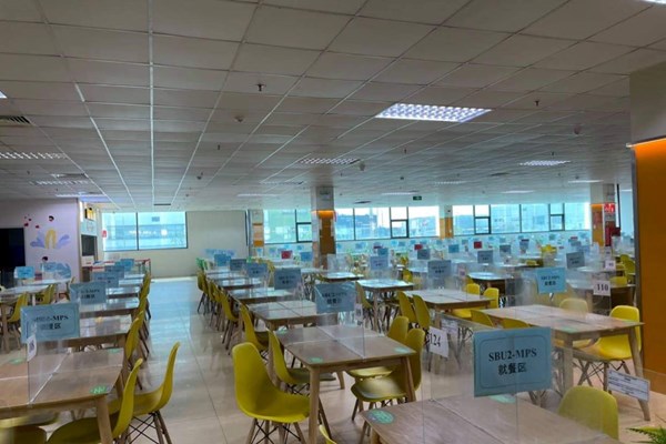Doanh nghiệp áp dụng nhiều giải pháp đảm bảo an toàn phòng dịch khi trở lại hoạt động - Anh 2