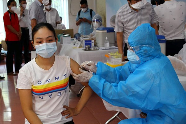Bắc Giang hoàn thành tiêm 150.000 liều vắc xin Covid-19 trong vòng 5 ngày - Anh 1