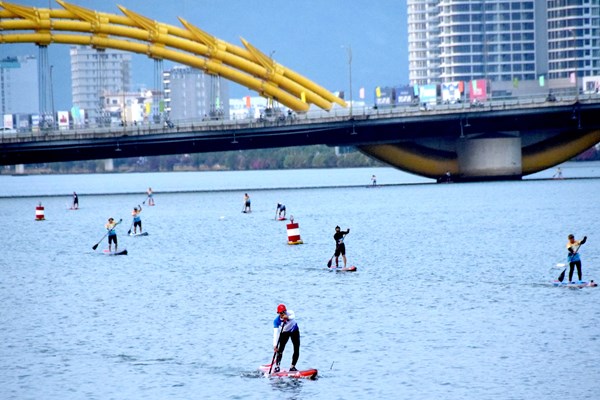 Đà Nẵng: Mở cửa một số dịch vụ, hoạt động bãi biển từ 0 giờ ngày 9.6 - Anh 1