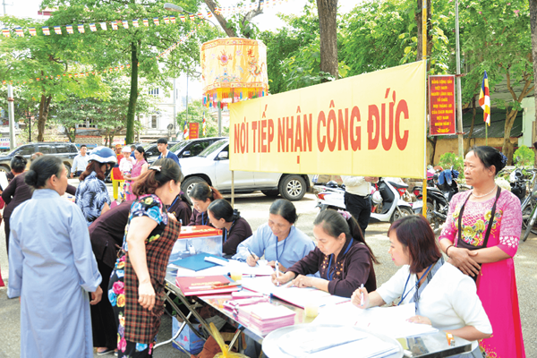 Xung quanh Dự thảo quy định quản lý tiền công đức: Không tiếp nhận tiền công đức, tài trợ kèm theo điều kiện... - Anh 1