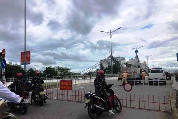 Thành phố Hà Tĩnh sau 1 ngày thực hiện giãn cách xã hội - Anh 2