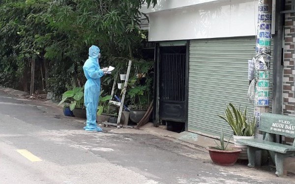 TP.HCM: Lấy mẫu xét nghiệm cho 3.000 công nhân liên quan đến trường hợp nghi mắc Covid-19 - Anh 2