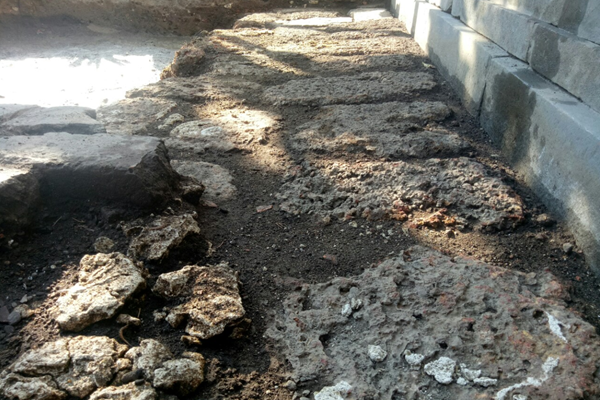 Khảo cổ học di tích điện Thái Hòa: Xuất lộ nhiều dấu tích tại 2 chái Đông và Tây - Anh 3