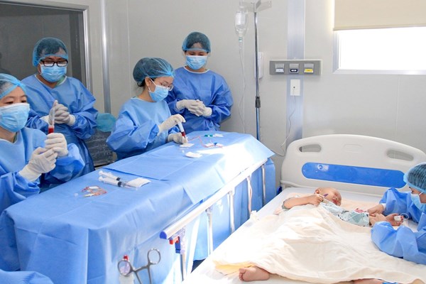 Huế: Bệnh nhi thứ 9 được ghép tủy tự thân thành công - Anh 1