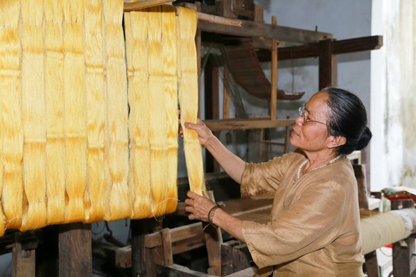 Những tấm lụa thơm nức hồn quê - Anh 1