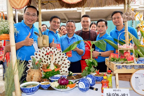 Cần dạy con cách “Ăn trông nồi, ngồi trông hướng” - Anh 1