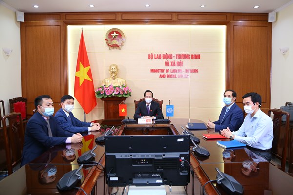 Dù dịch bệnh, kinh tế Việt Nam vẫn tăng trưởng - Anh 2