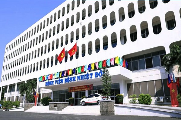 3 nhân viên Bệnh viện Bệnh Nhiệt đới TP.HCM nghi nhiễm Covid-19 - Anh 1