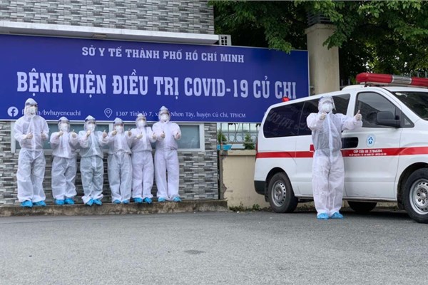 3 nhân viên Bệnh viện Bệnh Nhiệt đới TP.HCM nghi nhiễm Covid-19 - Anh 2