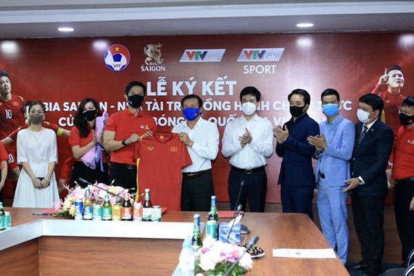 Đội tuyển bóng đá quốc gia Việt Nam có nhà tài trợ mới - Anh 2