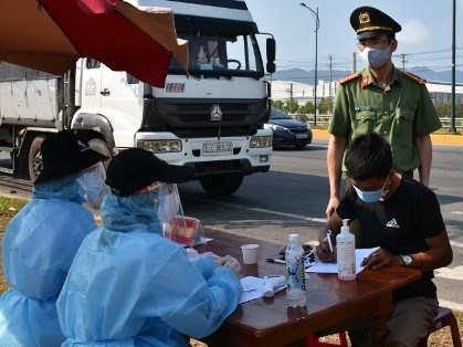 Quảng Ngãi dừng vận tải hành khách tuyến Đà Nẵng, Quảng Nam lập 5 chốt kiểm dịch - Anh 2