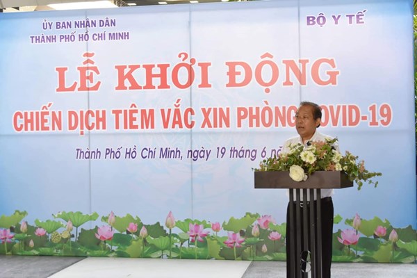 Bộ Y tế huy động tổng lực hỗ trợ TP HCM thực hiện chiến dịch tiêm chủng vắc xin - Anh 1