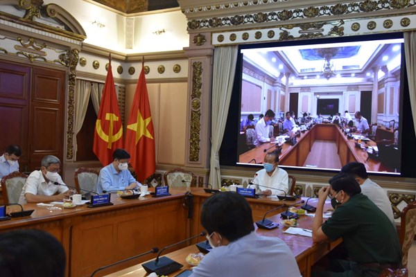 TP.HCM cần có những giải pháp triệt để nhằm kiểm soát, chăn chặn và đẩy lùi dịch bệnh - Anh 1