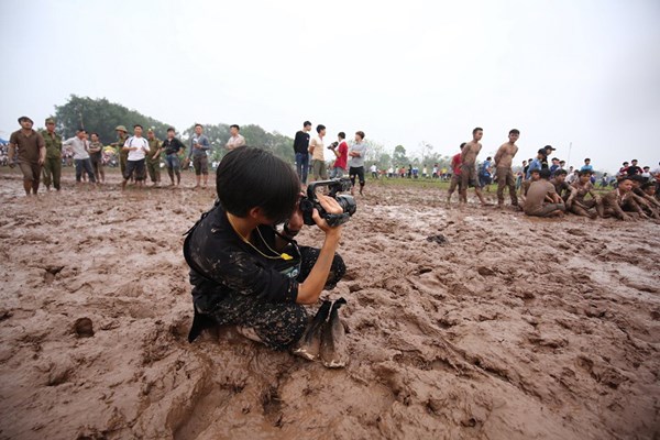 Nghề báo là nghiệp xả thân - Anh 2