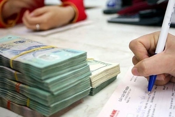 Huy động vốn ít hơn cho vay, các ngân hàng liệu có tăng lãi suất? - Anh 1