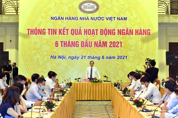 Ngân hàng Nhà nước: Thanh khoản các ngân hàng dồi dào, tín dụng lĩnh vực rủi ro được kiểm soát chặt - Anh 1