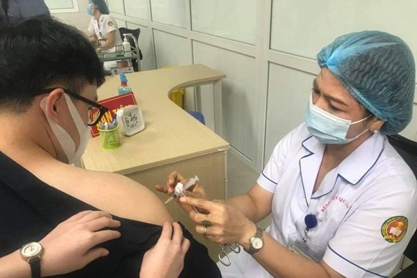 Rào cản đối với người “yếu thế” khi tiêm vắcxin Covid-19 - Anh 1