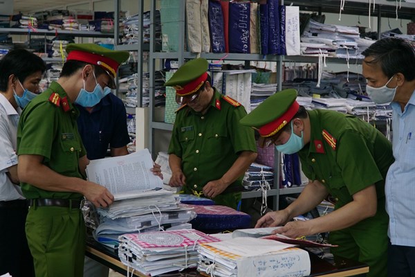 TP.Huế: Khởi tố thêm 3 cán bộ liên quan đến việc kê khống mộ giả - Anh 1