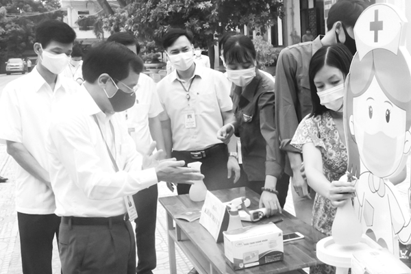 Thi THPT 2021: Các địa phương tiếp tục lựa chọn phương án tối ưu - Anh 1