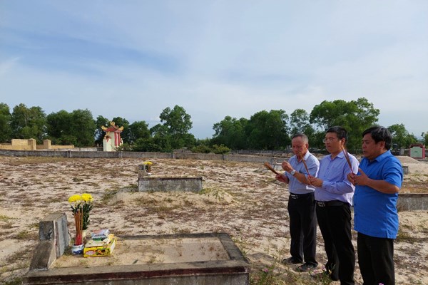 Hoang lạnh phần mộ sĩ phu yêu nước Nguyễn Phạm Tuân - Anh 1