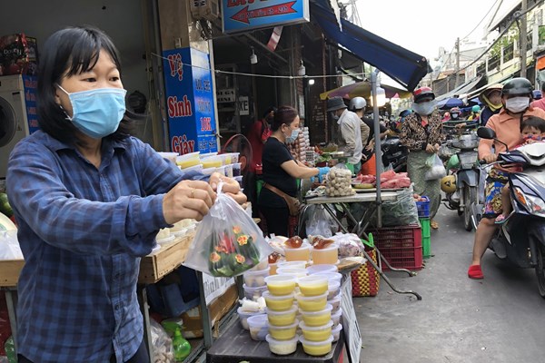 TP.HCM: Hỗ trợ 886 tỉ đồng cho các đối tượng gặp khó khăn do dịch Covid-19 - Anh 3