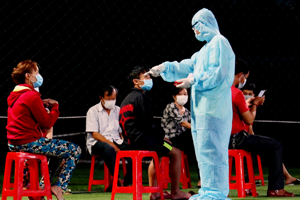 TP.HCM: Hỗ trợ 886 tỉ đồng cho các đối tượng gặp khó khăn do dịch Covid-19 - Anh 4