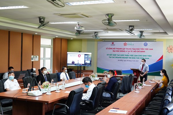 Thành lập trung tâm xúc tiến việc làm Đại học Đông Á tại TP. Hồ Chí Minh - Anh 1