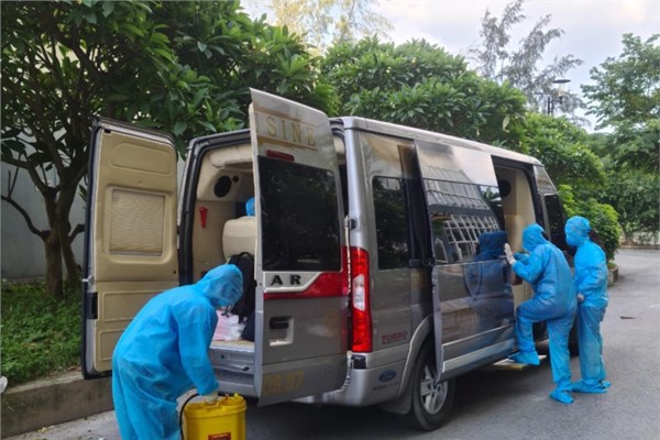 TP.HCM: Huy động 200 xe khách chuyên dụng vận chuyển người bệnh Covid-19 - Anh 2