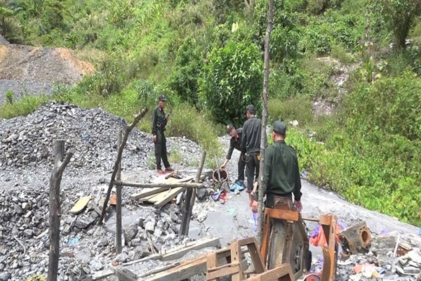 Quảng Nam: Truy quét, đánh sập các hầm khai thác vàng trái phép - Anh 1