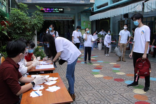 TP.HCM: 95,26% thí sinh được lấy mẫu xét nghiệm Covid-19 - Anh 3