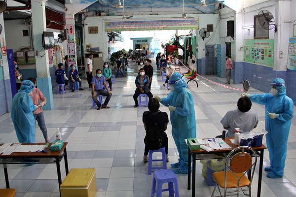 TP.HCM: 95,26% thí sinh được lấy mẫu xét nghiệm Covid-19 - Anh 2