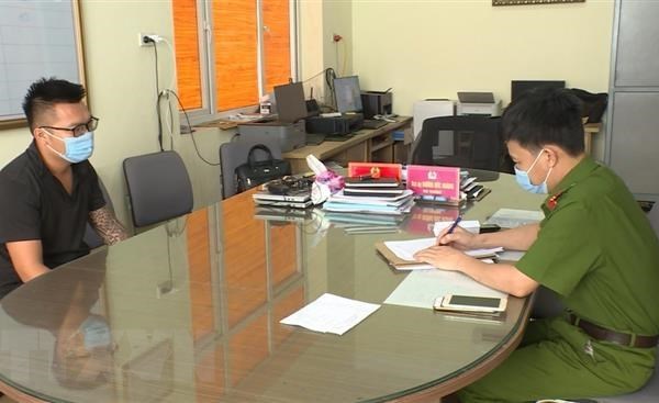 Triệt phá ổ nhóm tổ chức cá độ bóng đá qua mạng với số tiền 20 tỷ đồng - Anh 1