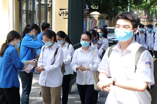 Gần 1 triệu thí sinh cả nước làm thủ tục dự thi kỳ thi tốt nghiệp THPT - Anh 3