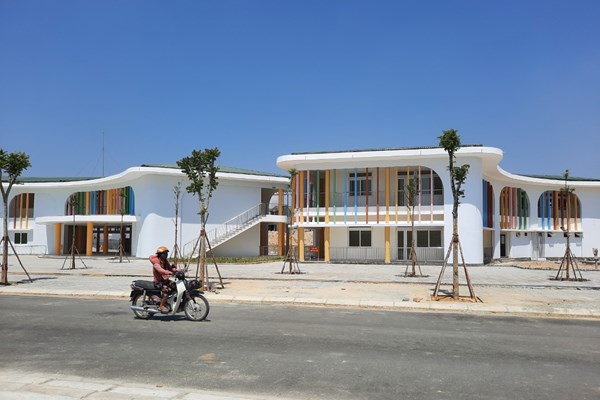 Trường mầm non hơn 15 tỉ đồng vừa khánh thành đã bị lún - Anh 1