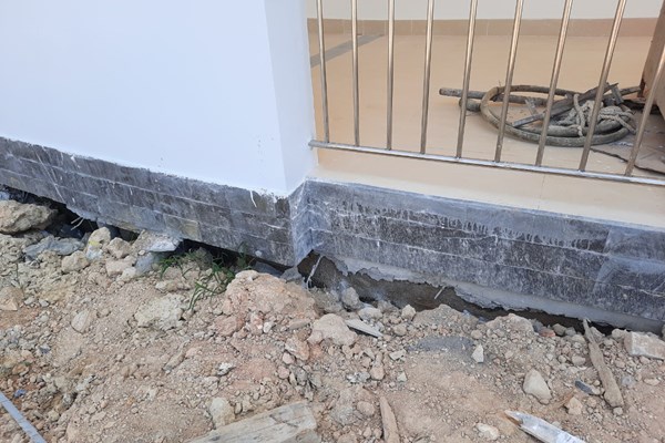 Trường mầm non hơn 15 tỉ đồng vừa khánh thành đã bị lún - Anh 2