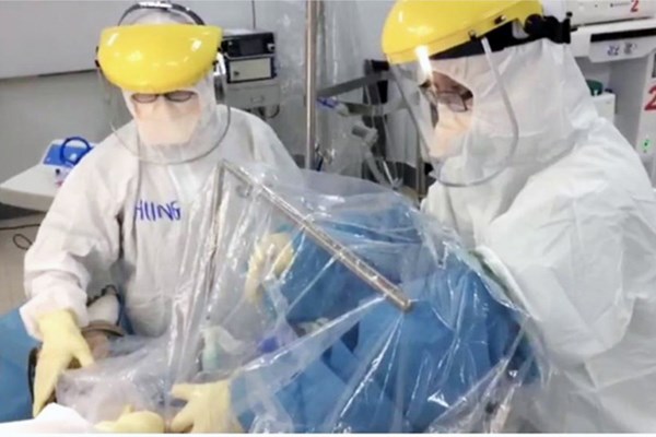 TP.HCM: Lên kịch bản ứng phó với 500 ca nặng - Anh 1