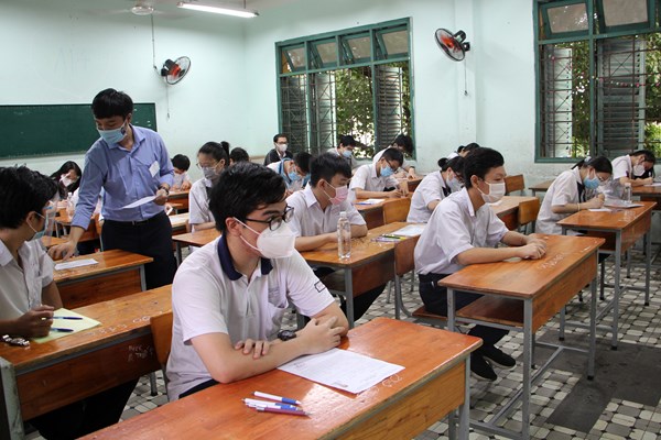TP.HCM: Nhiều thí sinh có người nhà dương tính mới biết mình mắc Covid-19 - Anh 1
