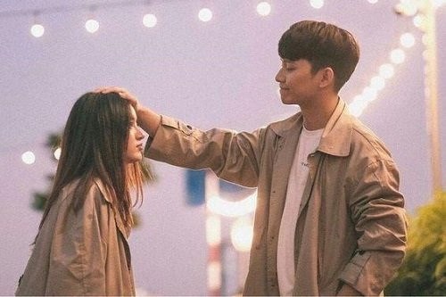 Tán dương, khen ngợi và quấy rối, đâu là ranh giới - Anh 1