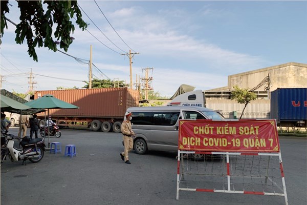 TP.HCM: Tận dụng thời gian cách ly xã hội để triển khai các biện pháp kiểm soát dịch bệnh quyết liệt hơn - Anh 3