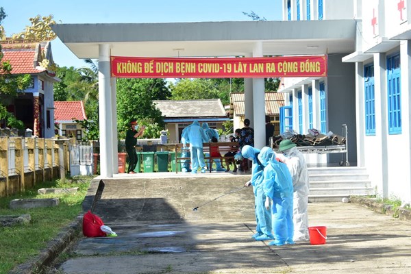 Đón 20 công dân đang cách ly tại tỉnh Quảng Trị về Huế - Anh 2