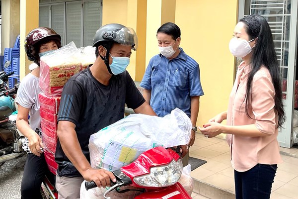 “Tiếp sức” cho nghệ sĩ sân khấu - Anh 1