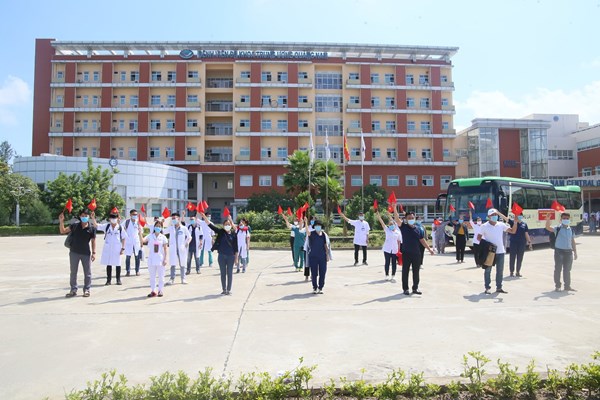 Đoàn y bác sĩ Quảng Nam lên đường hỗ trợ TP Hồ Chí Minh chống dịch Covid-19 - Anh 1