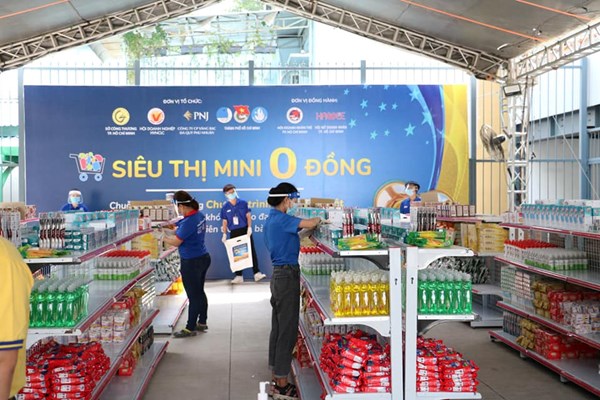 “Siêu thị mini 0 đồng” hỗ trợ sinh viên gặp khó khăn ở T.P Hồ Chí Minh - Anh 1