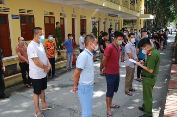 Đánh sập đường dây cho vay nặng lãi hơn 500 tỉ đồng - Anh 1